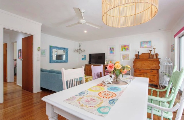 Bright & Breezy Beachside Unit