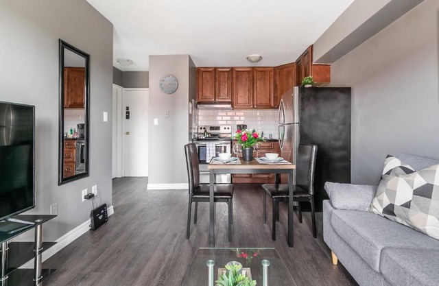 Bright & Cozy 1BR Apt w Netflix - Near Downtown