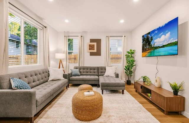 Bright & Cozy 4BR Retreat Near Downtown Gresham