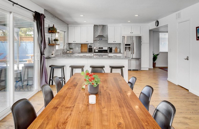 Bright, Cozy and Spacious Home w/Heated Pool and Spa. Pet Friendly!