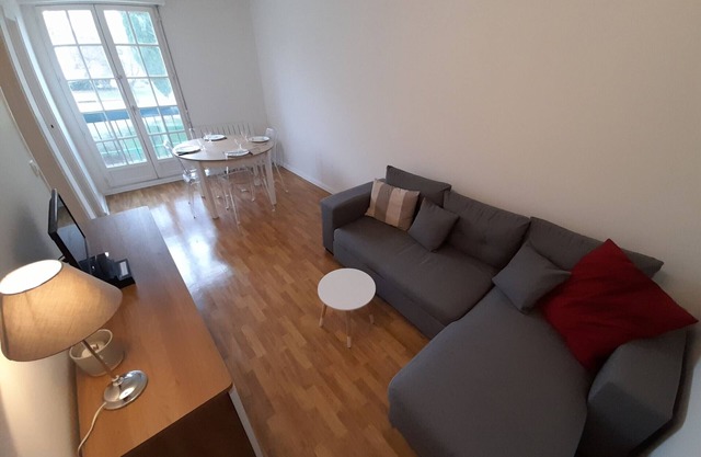 Bright downtown T2 with Wi-Fi, washing machine and dishwasher