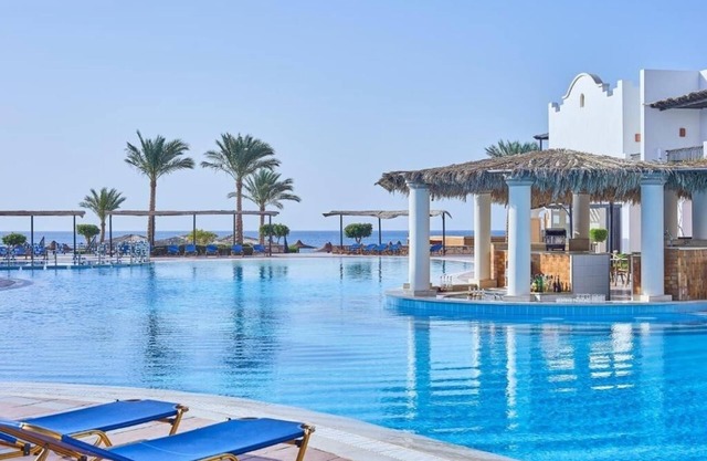 Bright & Airy Room Ideal for Scenic Beach Side Stay - with 2 Swimming Pools!