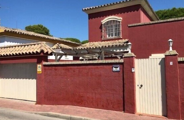 Bright Villa in quiet Beach Urbanization