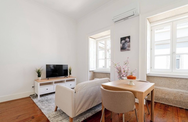 Bright Flat in Historic Foz House by HostWise