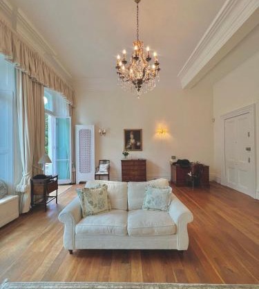 Bright Flat in South Kensington