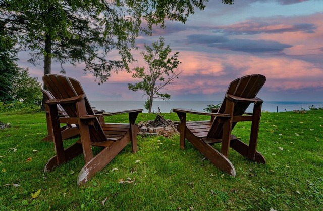 Bright Home, Relaxing, lakefront W Sauna & Hottub