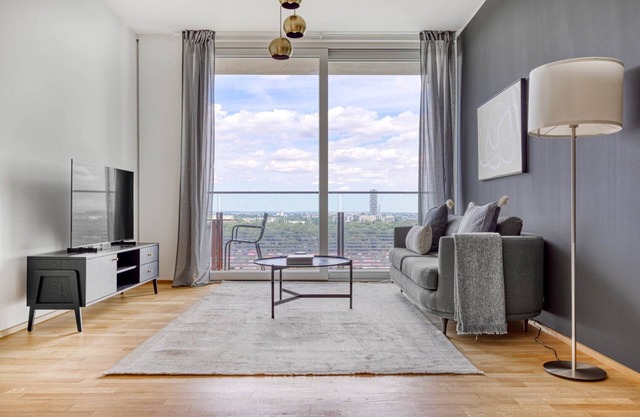 Bright Landstraße 1BR w/Pool & DM, nr U3 Erdberg, by Blueground