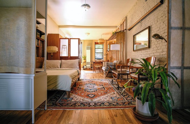 Bright Loft ~ Full Floor ~ 5 Windows ~ Projector ~ Williamburg ~ Near Waterfront