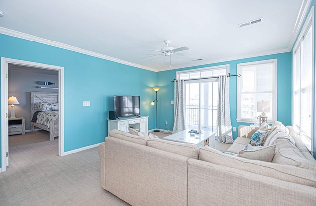 Bright, modern 3-bedroom luxury condo in gated community, free WiFi, private bayside beaches, an indoor and outdoor pool, and more located midtown and a couple blocks to the ocean!