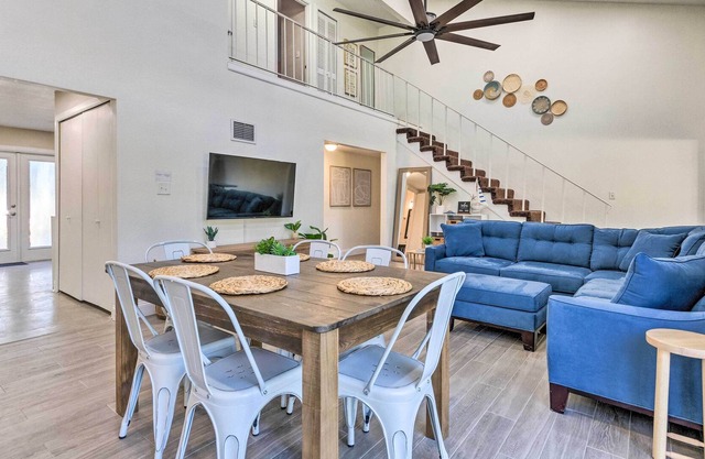 Bright Pensacola Townhome on Golf Course!