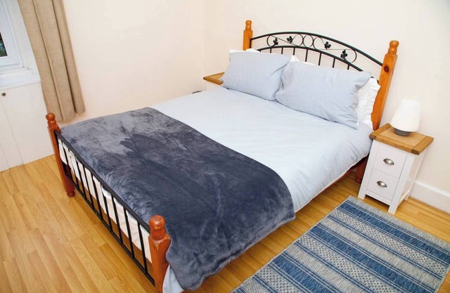 Bright & Quiet Edinburgh Home + Free Parking