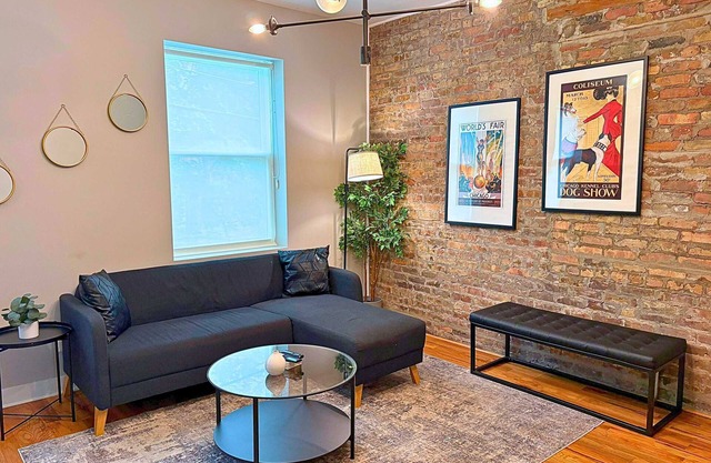 Bright & Roomy 3BR in Pilsen