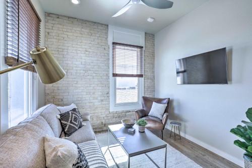 Bright San Marcos Apartment with Ideal Location