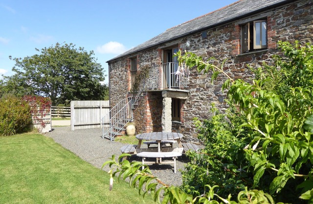 Bright spacious,converted barn near beach at Crackington Haven, nr. Bude.