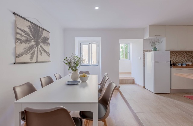 Bright & Spacious W/Orange Tree Patio Apartment by TimeCooler