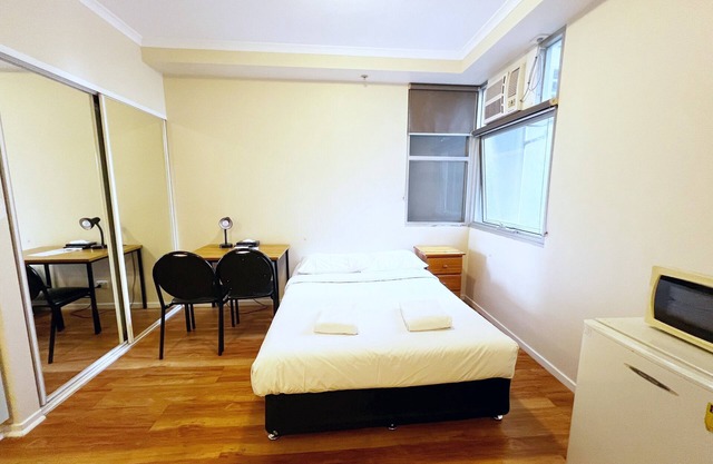Bright Studio in Melbourne CBD | Walk to Shops & Markets