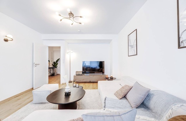 Bright & Stylish 2BR Apt in City Center
