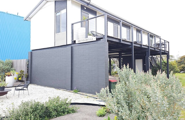 Brindabella - Only a ONE minute walk to the beach!