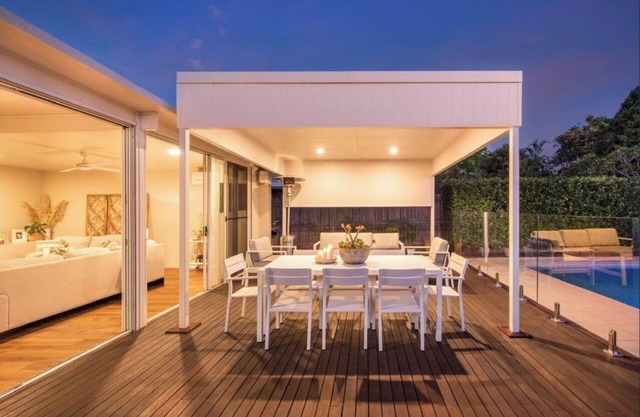 Brisbane Palm Springs - FAST WIFI - Resort style pool - Pet Friendly