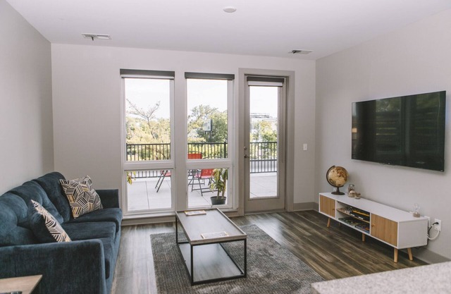 Broad Ripple 1BR w/Free Parking & Large Balcony