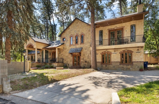 Broadmoor Retreat Luxe European Style Hot Tub