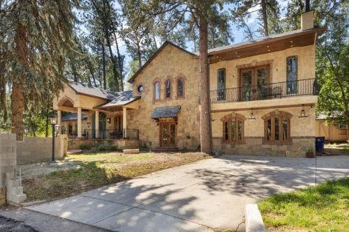Broadmoor Retreat Luxe European Style Hot Tub