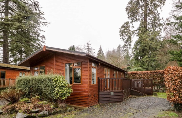 BROOK LODGE, family friendly, with a garden in Bowness-On-Windermere