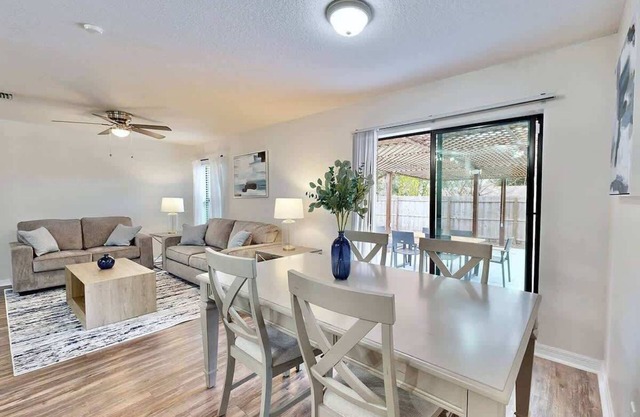 Brooksville Retreat! 3 Bed, 2 Bath!