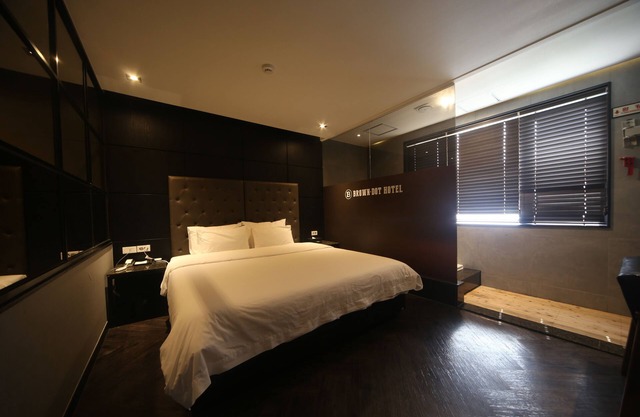 Brown Dot Hotel Beomil