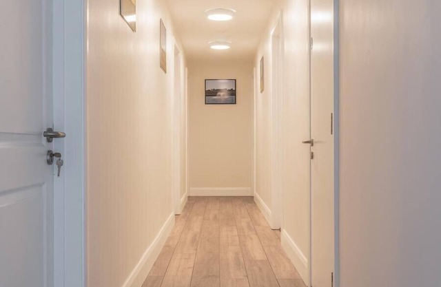 Brownstown Head Room(@BurrowLodge)