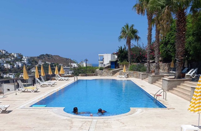 Bruce Villa is Lovely 3 bed villa with great views & shared pool