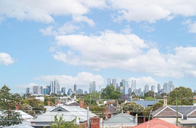 Brunswick 3bdrm townhouse, with parking by Custom Bnb Hosting