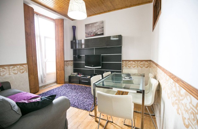 Brya Black Apartment, Wifi, Historic