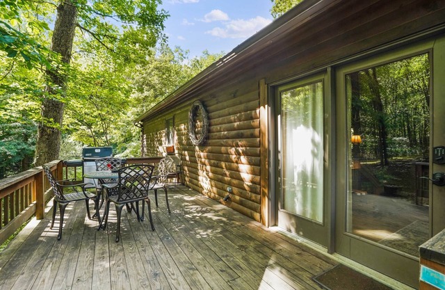 Buckeye Trail, @ Buckeye Trail, Relax in a Rocking Chair or Rollick in a Hot Tub!