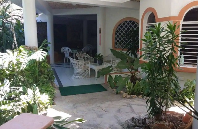 Budget room in Cabarete guesthouse, near beach and shops/restaurants