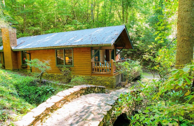 Buffalo Bridge Cottage | Couples Retreat | Bryson City | Great Smoky Mountains