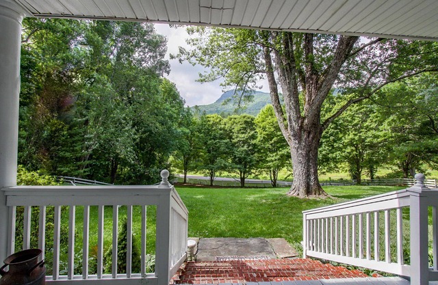 Buffalo Tavern Bed and Breakfast, President's Suite