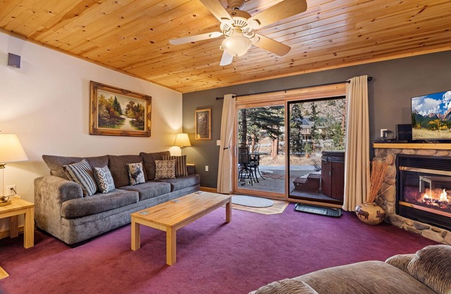 Bugle Pointe B10 (Private Hot tub) River Views!