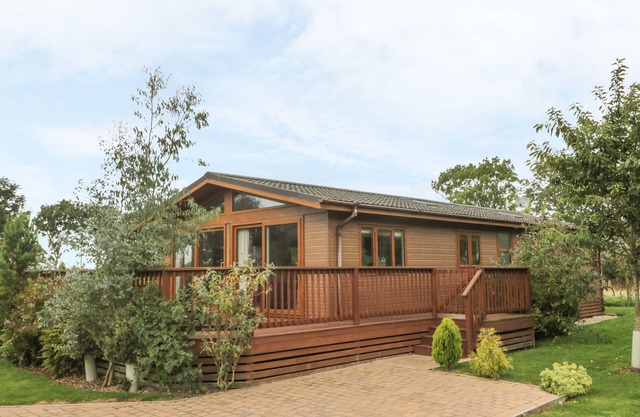 BULMER FARM LODGE, family friendly, country holiday cottage in Malton