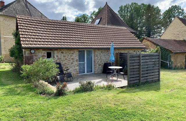 Bungalow in Gourdon between Sarlat and Rocamadour, pkg, lake 4km away