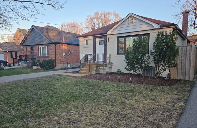 BUNGALOW IN Toronto