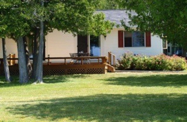 "Bungalow" on the Sunset Side of Beautiful Glen Lake