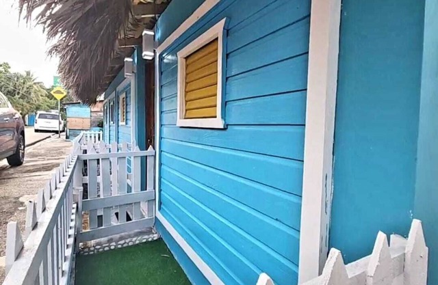 Bungalow-type house on the edge of the beach, ideal for families!