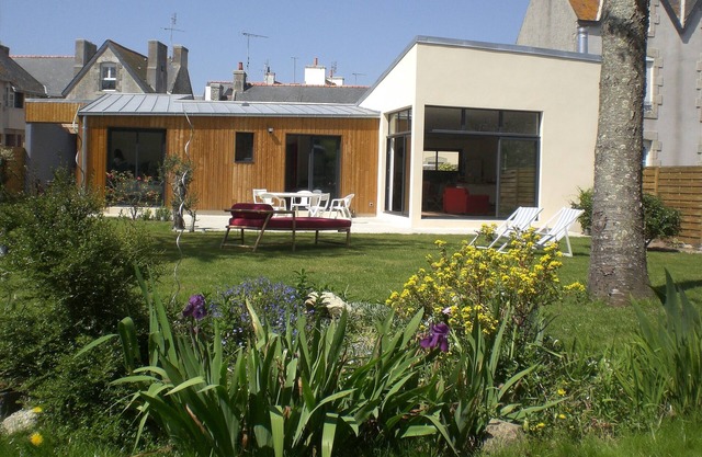 Bungalow with large garden in the city center
