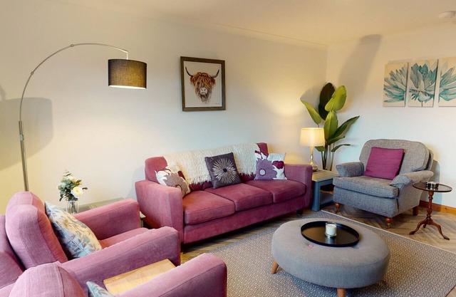 Burnside Pines - modern Aviemore home with sauna & EV charger