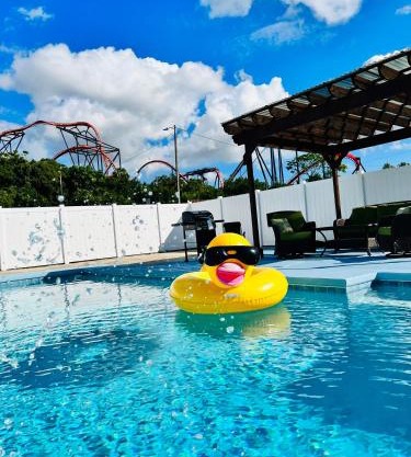 Busch Gardens Deluxe Edition w/heatedpool