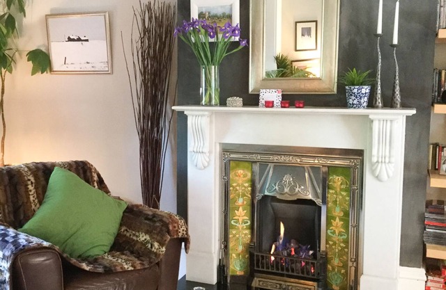 BUTTERFLY COTTAGE, pet friendly, character holiday cottage in Clayton