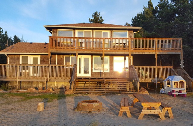 Buy 2 get 3rd night FREE Nov 2025- March 2026 Oceanfront Home With Beach Access!