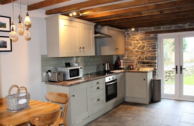 Bwthyn Iorwg - Two Bedroom House, Sleeps 4