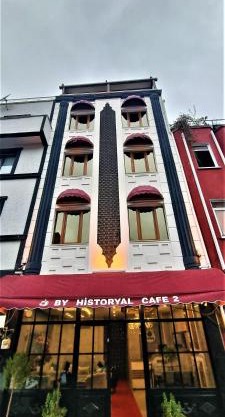 By Historial Hotel Due